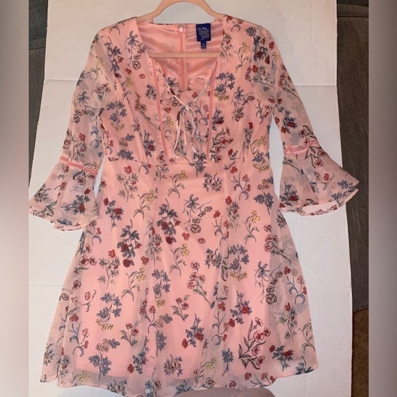 BEAUTY and the Beast Juniors Floral Pink Dress Size M EUC - Picture 3 of 6